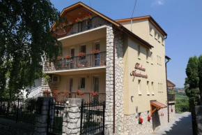 Deluxe Apartments